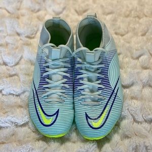Girls Soccer Cleats - Nike Mercurial Superfly 8
Size: Youth 4
